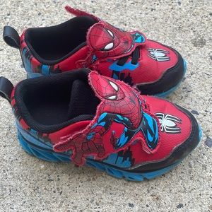 Spider-Man sneakers toddler - red lights